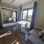 Guest In Private By Airport, Shared Bath, Non-smoking, Contactless Check-in, No Staff, Quiet Stay, Short *