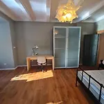 Guest In Private By Airport, Shared Bath, Non-smoking, Contactless Check-in, No Staff, Quiet Stay, Short Apartment Tuchomerice