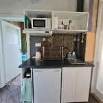 Apartment Guest In Private By Airport, Shared Bath, Non-smoking, Contactless Check-in, No Staff, Quiet Stay, Short