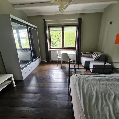 Guest In Private By Airport, Shared Bath, Non-smoking, Contactless Check-in, No Staff, Quiet Stay, Short Apartament *