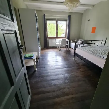 Guest In Private By Airport, Shared Bath, Non-smoking, Contactless Check-in, No Staff, Quiet Stay, Short * Tuchomerice