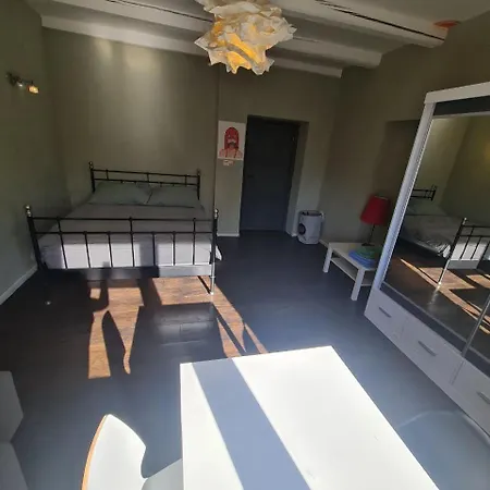 Guest In Private By Airport, Shared Bath, Non-smoking, Contactless Check-in, No Staff, Quiet Stay, Short