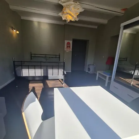 דירה Guest In Private By Airport, Shared Bath, Non-smoking, Contactless Check-in, No Staff, Quiet Stay, Short Tuchomerice