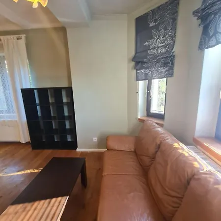 Guest In Private By Airport, Shared Bath, Non-smoking, Contactless Check-in, No Staff, Quiet Stay, Short *