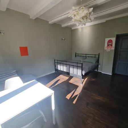 Guest In Private By Airport, Shared Bath, Non-smoking, Contactless Check-in, No Staff, Quiet Stay, Short Apartament Tuchomerice