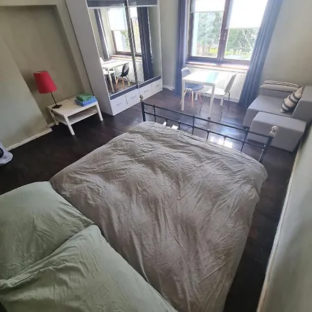 Guest In Private By Airport, Shared Bath, Non-smoking, Contactless Check-in, No Staff, Quiet Stay, Short Apartament