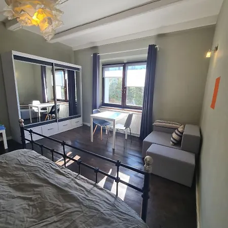 شقة Guest In Private By Airport, Shared Bath, Non-smoking, Contactless Check-in, No Staff, Quiet Stay, Short Tuchomerice