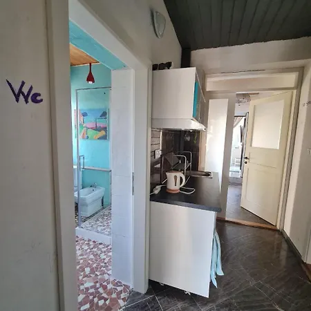 Guest In Private By Airport, Shared Bath, Non-smoking, Contactless Check-in, No Staff, Quiet Stay, Short