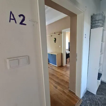 Guest In Private By Airport, Shared Bath, Non-smoking, Contactless Check-in, No Staff, Quiet Stay, Short