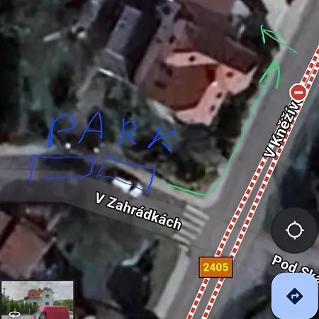 Guest In Private By Airport, Shared Bath, Non-smoking, Contactless Check-in, No Staff, Quiet Stay, Short Tuchomerice