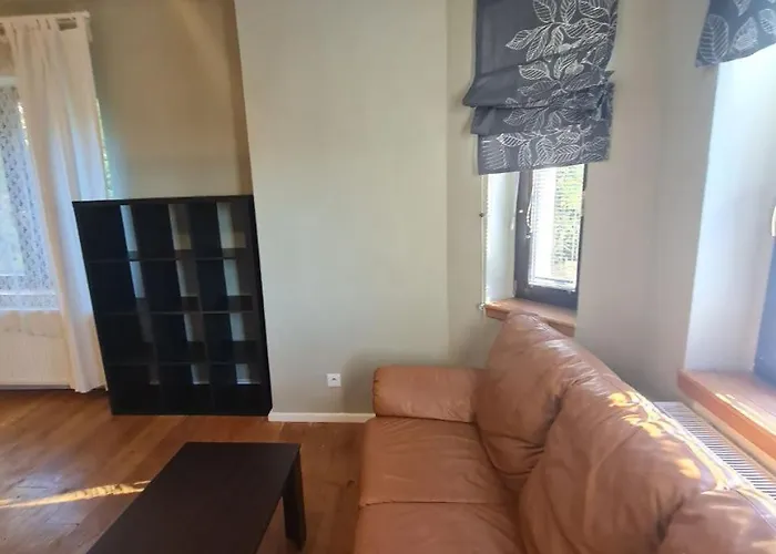 Guest In Private By Airport, Shared Bath, Non-smoking, Contactless Check-in, No Staff, Quiet Stay, Short *