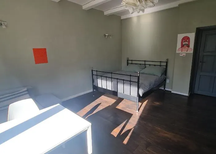 Guest In Private By Airport, Shared Bath, Non-smoking, Contactless Check-in, No Staff, Quiet Stay, Short Apartamento Tuchomerice