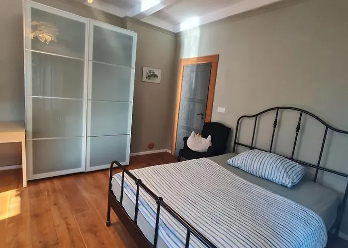 Guest In Private By Airport, Shared Bath, Non-smoking, Contactless Check-in, No Staff, Quiet Stay, Short Tuchomerice