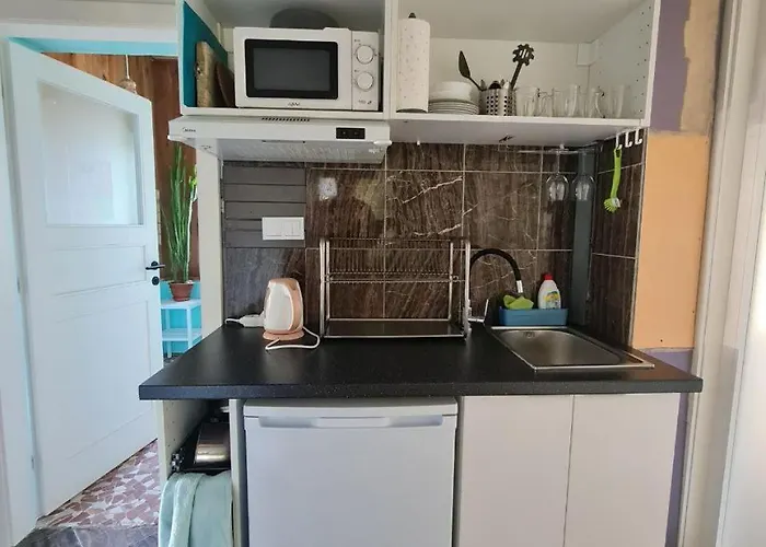 Apartamento Guest In Private By Airport, Shared Bath, Non-smoking, Contactless Check-in, No Staff, Quiet Stay, Short